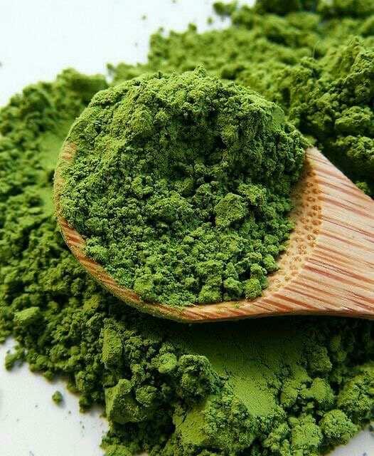 Coltiviamo direttamente la spirulina per garantire qualità, freschezza e sostenibilità. Abbiamo sviluppato un sistema di coltivazione in vasche con acqua ricca di sali minerali e pH alcalino, ideale per la crescita dell’alga. Il nostro processo avviene in un ambiente controllato, sfruttando luce naturale e temperature ottimali, rispettando i più alti standard di sostenibilità ambientale. Questo approccio ci permette di avere il pieno controllo sulla produzione, offrendo un prodotto puro, naturale e di altissimo valore nutrizionale. Coltivare la spirulina direttamente è il nostro modo di promuovere un modello responsabile e innovativo, garantendo ai nostri clienti un’alga della migliore qualità possibile.